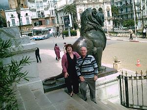ORAN 04 2007 09 A L OMBRE DU LION DE LA MAIRIE